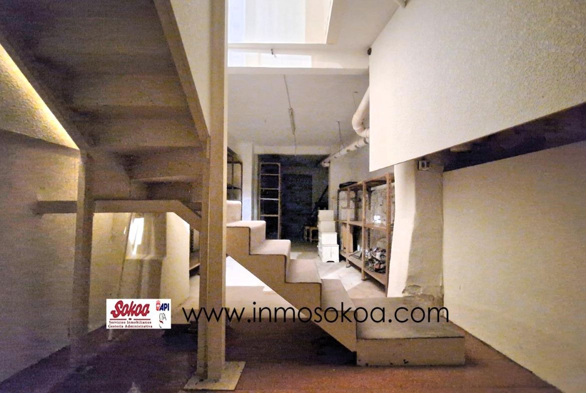 LOCAL COMERCIAL EN PRIMERA ZONA DE GROS. IDEAL AUTONOMOS E INVERSORES.