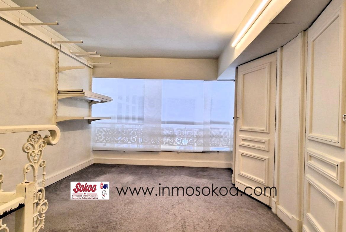 LOCAL COMERCIAL EN PRIMERA ZONA DE GROS. IDEAL AUTONOMOS E INVERSORES.