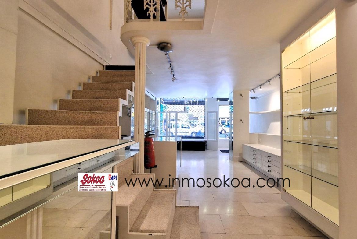 LOCAL COMERCIAL EN PRIMERA ZONA DE GROS. IDEAL AUTONOMOS E INVERSORES.