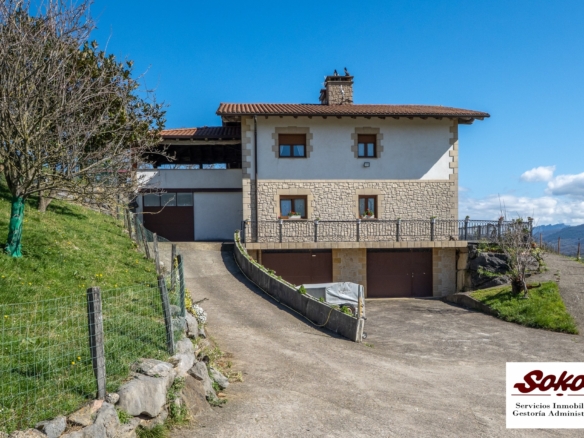 VILLA EN URNIETA CON DOS VIVIENDAS INDEPENDIENTES.