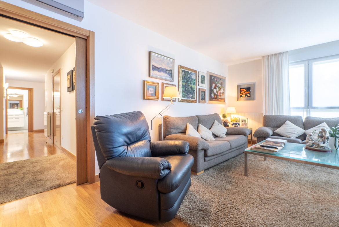 DUPLEX EN MANUEL VAZQUEZ MONTALBAN – AIETE