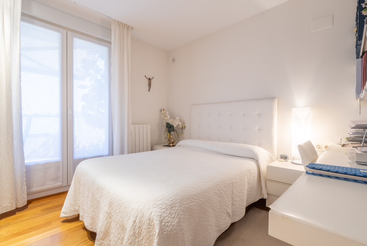 DUPLEX EN MANUEL VAZQUEZ MONTALBAN – AIETE