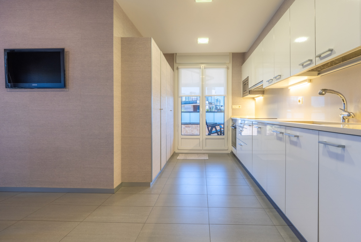 DUPLEX EN MANUEL VAZQUEZ MONTALBAN – AIETE