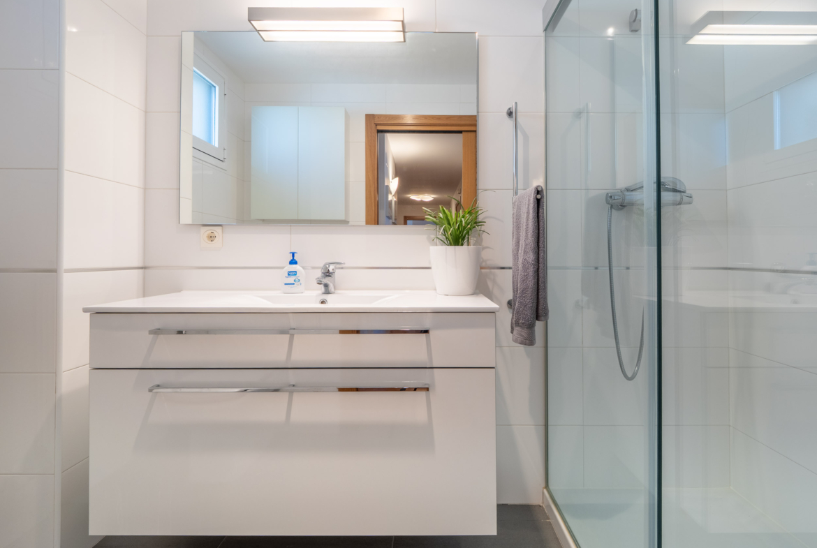 DUPLEX EN MANUEL VAZQUEZ MONTALBAN – AIETE