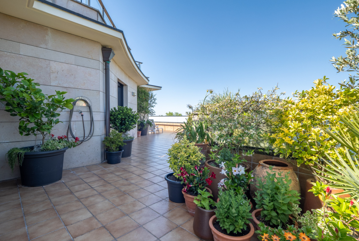 DUPLEX EN MANUEL VAZQUEZ MONTALBAN – AIETE