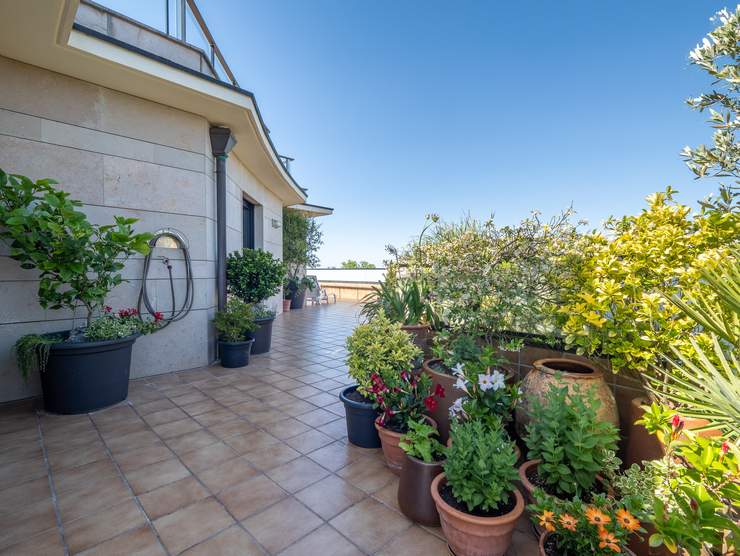 DUPLEX EN MANUEL VAZQUEZ MONTALBAN – AIETE